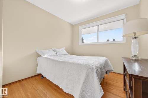 11428 51 Avenue, Edmonton, AB - Indoor Photo Showing Bedroom