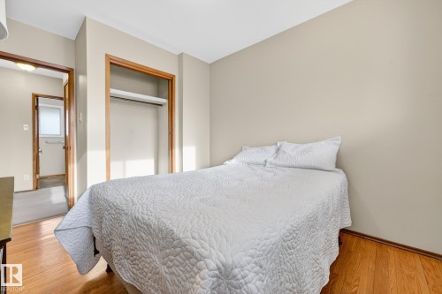 11428 51 Avenue, Edmonton, AB - Indoor Photo Showing Bedroom