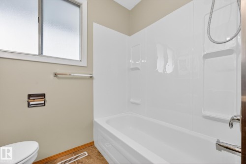 11428 51 Avenue, Edmonton, AB - Indoor Photo Showing Bathroom