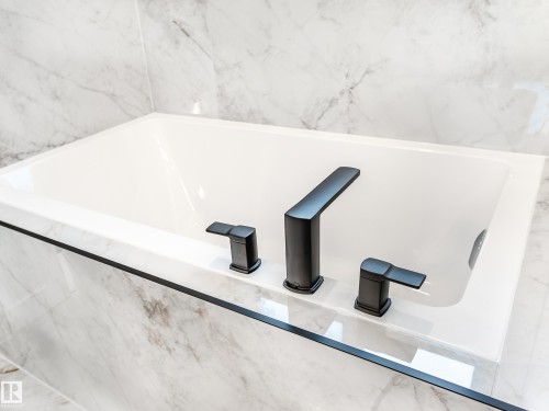 125 Lilac Close, Leduc, AB - Indoor Photo Showing Bathroom