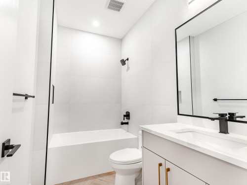 125 Lilac Close, Leduc, AB - Indoor Photo Showing Bathroom