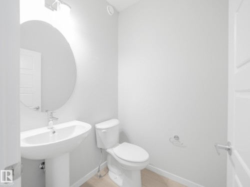 17624 4 Street, Edmonton, AB - Indoor Photo Showing Bathroom
