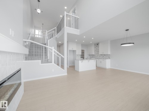 17624 4 Street, Edmonton, AB - Indoor Photo Showing Kitchen