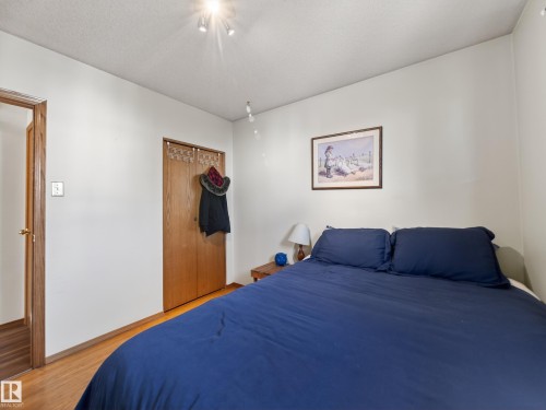 16050 95 Avenue, Edmonton, AB - Indoor Photo Showing Bedroom