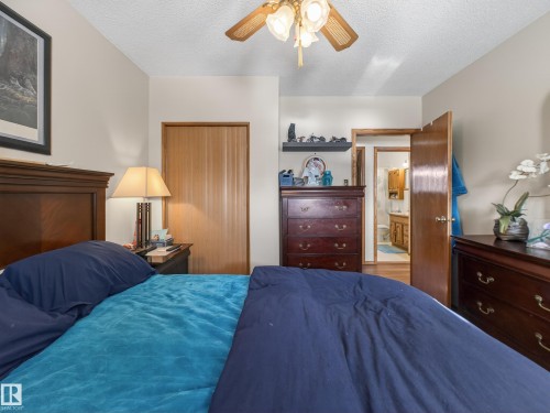 16050 95 Avenue, Edmonton, AB - Indoor Photo Showing Bedroom