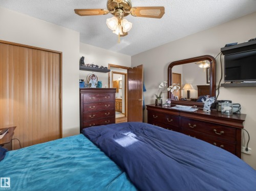 16050 95 Avenue, Edmonton, AB - Indoor Photo Showing Bedroom