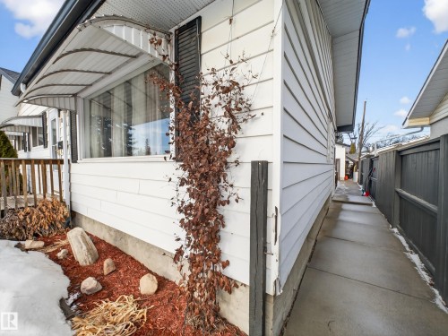 16050 95 Avenue, Edmonton, AB - Outdoor