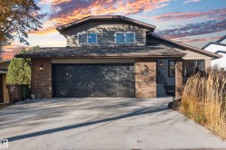 32 WOODCREST Avenue  St. Albert, AB T8N 3H5