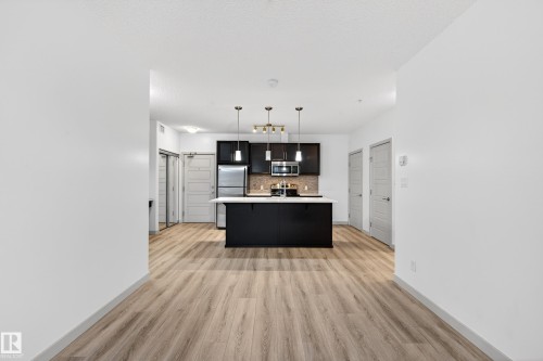 318 1144 Adamson Drive, Edmonton, AB - Indoor Photo Showing Kitchen