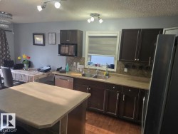 4 4350 23 Street  Edmonton, AB T6T 1X8