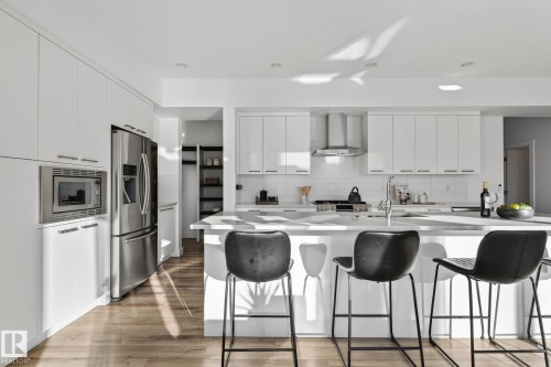 2227 Kelly Crescent, Edmonton, AB - Indoor Photo Showing Kitchen With Stainless Steel Kitchen With Upgraded Kitchen