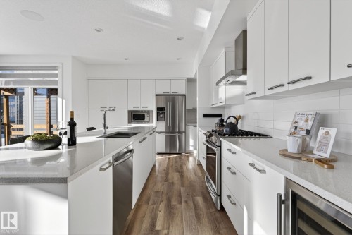2227 Kelly Crescent, Edmonton, AB - Indoor Photo Showing Kitchen With Stainless Steel Kitchen With Double Sink With Upgraded Kitchen