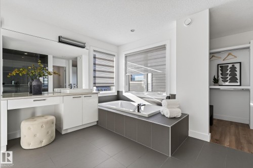 2227 Kelly Crescent, Edmonton, AB - Indoor Photo Showing Bathroom