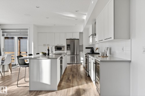 2227 Kelly Crescent, Edmonton, AB - Indoor Photo Showing Kitchen With Stainless Steel Kitchen With Upgraded Kitchen