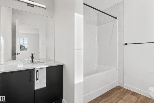 920 18 Avenue, Edmonton, AB - Indoor Photo Showing Bathroom