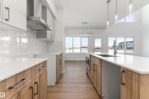 756 Astoria Way, Devon, AB - Indoor Photo Showing Kitchen With Upgraded Kitchen