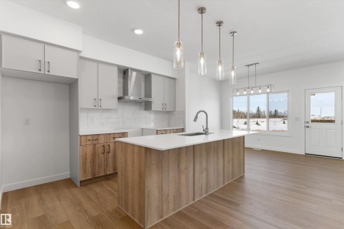 756 Astoria Way, Devon, AB - Indoor Photo Showing Kitchen With Upgraded Kitchen