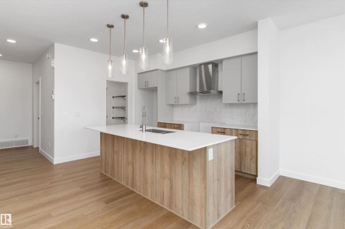 756 Astoria Way, Devon, AB - Indoor Photo Showing Kitchen With Double Sink With Upgraded Kitchen