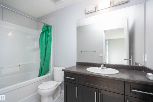 7155 Cardinal Way, Edmonton, AB - Indoor Photo Showing Bathroom