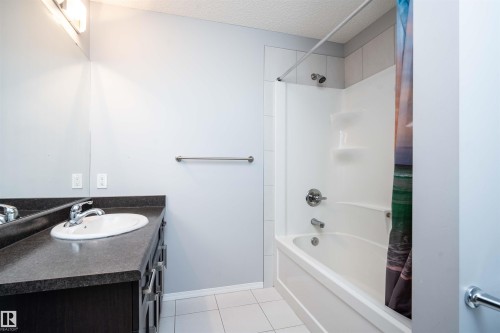 7155 Cardinal Way, Edmonton, AB - Indoor Photo Showing Bathroom