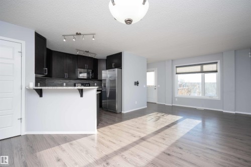 7155 Cardinal Way, Edmonton, AB - Indoor Photo Showing Kitchen
