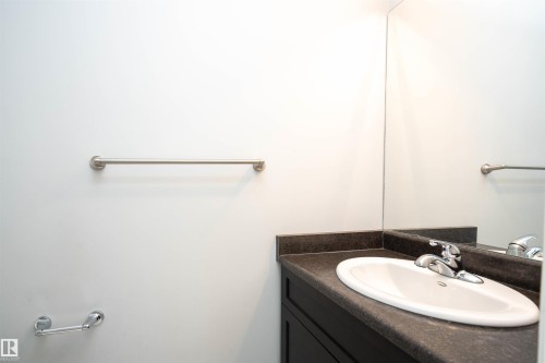 7155 Cardinal Way, Edmonton, AB - Indoor Photo Showing Bathroom