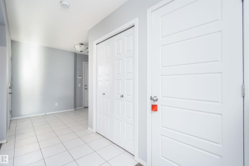 7155 Cardinal Way, Edmonton, AB - Indoor Photo Showing Other Room