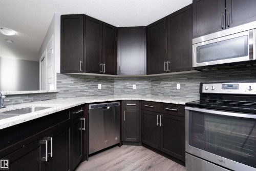 7155 Cardinal Way, Edmonton, AB - Indoor Photo Showing Kitchen With Upgraded Kitchen