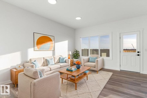 19107 20 Avenue, Edmonton, AB - Indoor Photo Showing Living Room