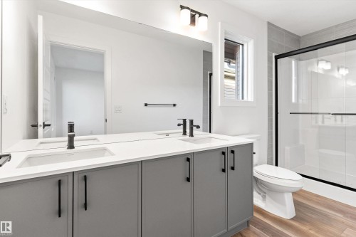 19107 20 Avenue, Edmonton, AB - Indoor Photo Showing Bathroom