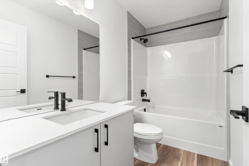 19107 20 Avenue, Edmonton, AB - Indoor Photo Showing Bathroom