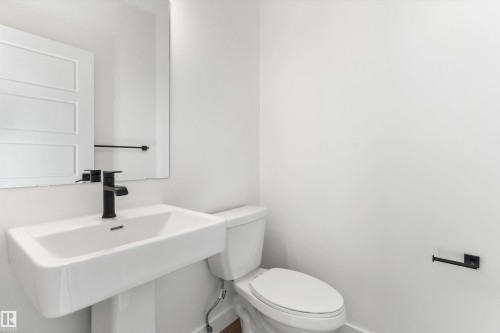 19107 20 Avenue, Edmonton, AB - Indoor Photo Showing Bathroom