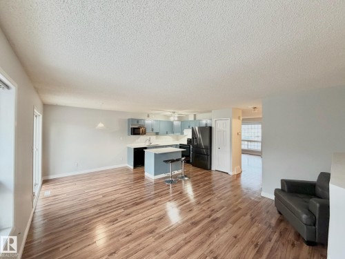 2 3311 58 Street, Edmonton, AB - Indoor Photo Showing Living Room