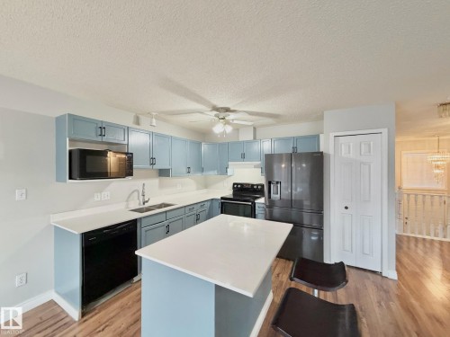 2 3311 58 Street, Edmonton, AB - Indoor Photo Showing Kitchen With Double Sink