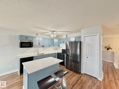 2 3311 58 Street, Edmonton, AB - Indoor Photo Showing Kitchen