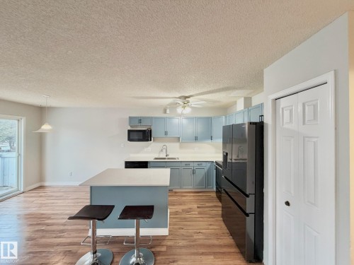2 3311 58 Street, Edmonton, AB - Indoor Photo Showing Kitchen