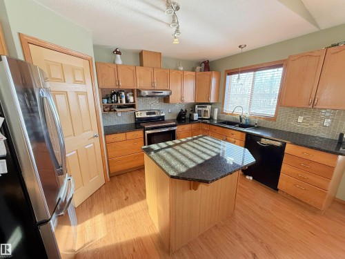 28 52327 Rge Road 20, Rural Parkland County, AB - Indoor Photo Showing Kitchen With Double Sink
