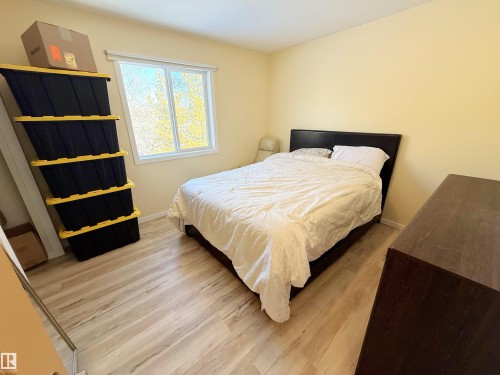 28 52327 Rge Road 20, Rural Parkland County, AB - Indoor Photo Showing Bedroom