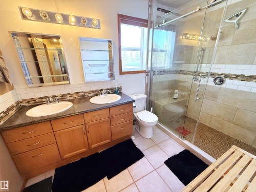 28 52327 Rge Road 20, Rural Parkland County, AB - Indoor Photo Showing Bathroom