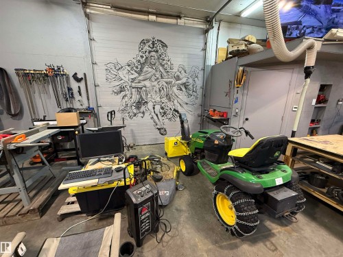 28 52327 Rge Road 20, Rural Parkland County, AB - Indoor Photo Showing Garage