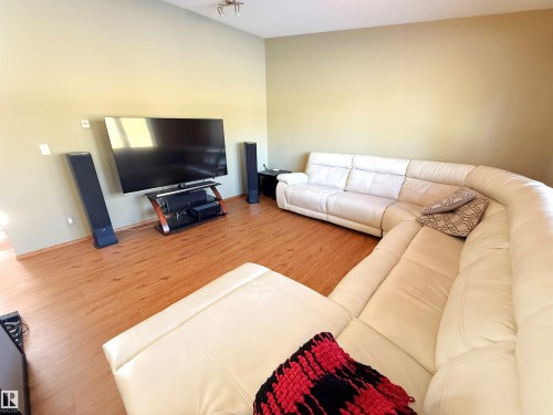 28 52327 Rge Road 20, Rural Parkland County, AB - Indoor Photo Showing Living Room