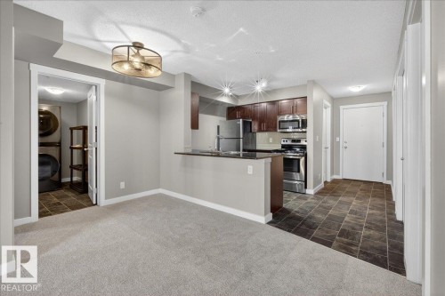 213 5390 Chappelle Road, Edmonton, AB - Indoor Photo Showing Kitchen