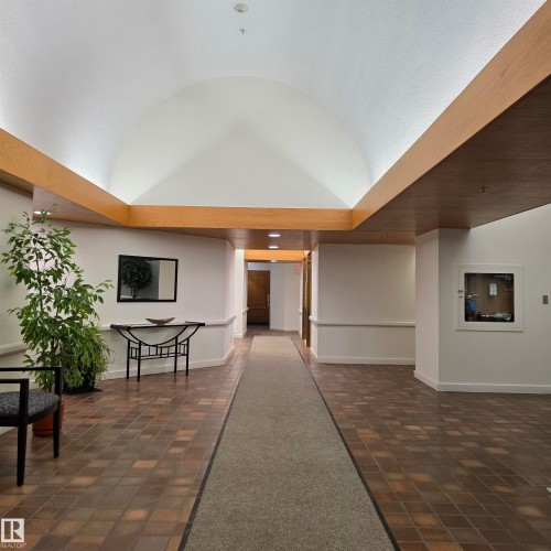 Corridor featuring baseboards and a barrel ceiling - 2C 10050 118 Street, Edmonton, AB - Indoor Photo Showing Other Room