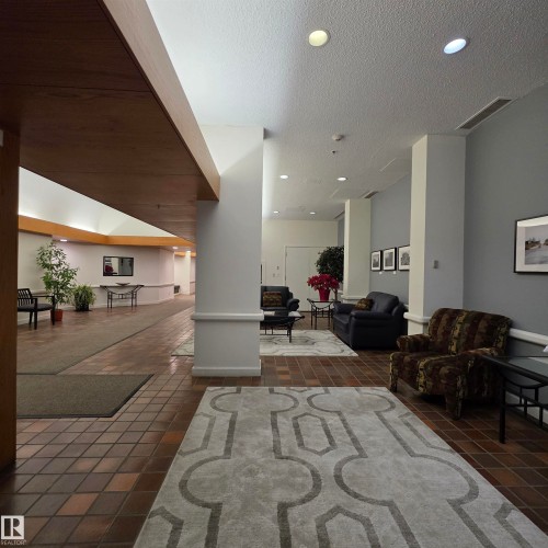 Lobby featuring recessed lighting and a textured ceiling - 2C 10050 118 Street, Edmonton, AB - Indoor