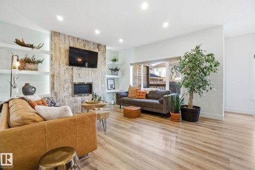 8712 96A Avenue  Morinville, AB T8R 2N9