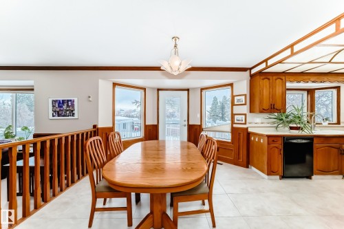 1720 Bearspaw Drive E, Edmonton, AB - Indoor Photo Showing Dining Room