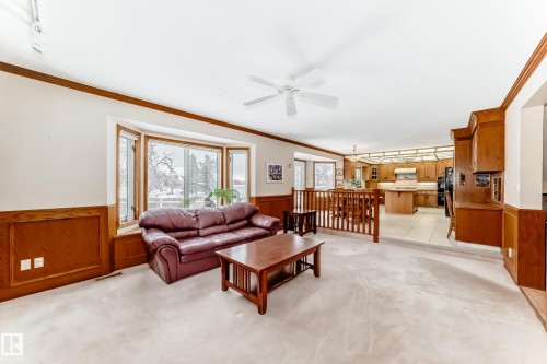 1720 Bearspaw Drive E, Edmonton, AB - Indoor Photo Showing Living Room