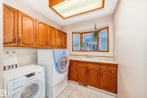 1720 Bearspaw Drive E, Edmonton, AB - Indoor Photo Showing Laundry Room
