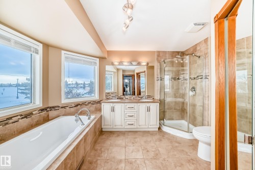 1720 Bearspaw Drive E, Edmonton, AB - Indoor Photo Showing Bathroom