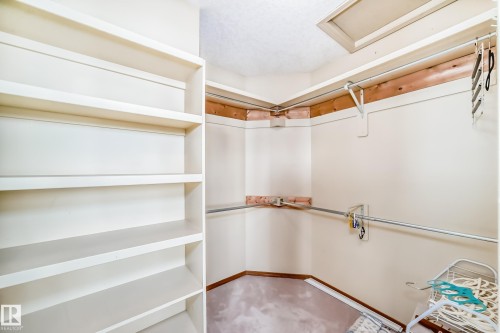 1720 Bearspaw Drive E, Edmonton, AB - Indoor